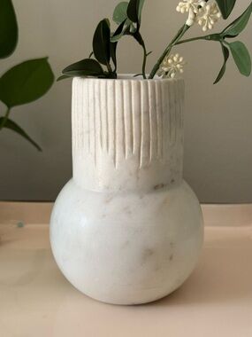 Mud Pie Marble Ribbed Vase